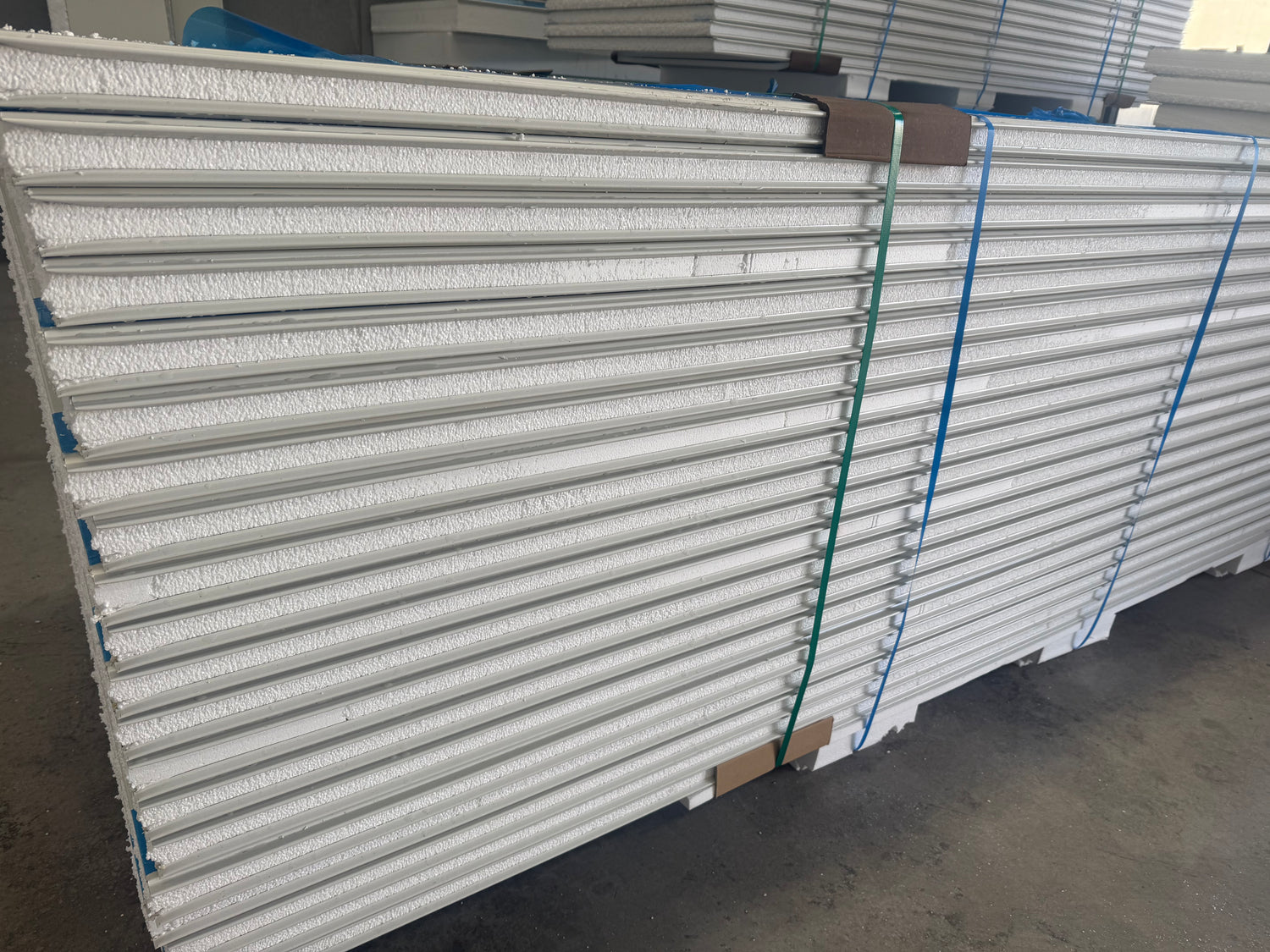 EPS sandwich panels tied together 
